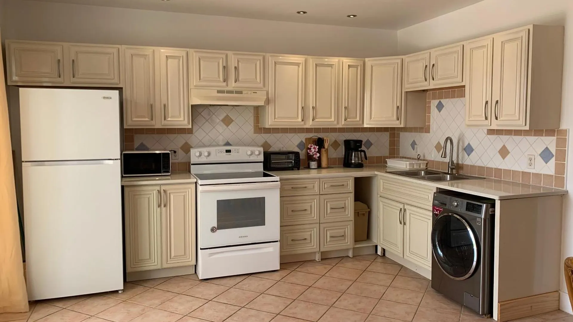 Jolly Holiday Apartment 1 B Jolly Harbour