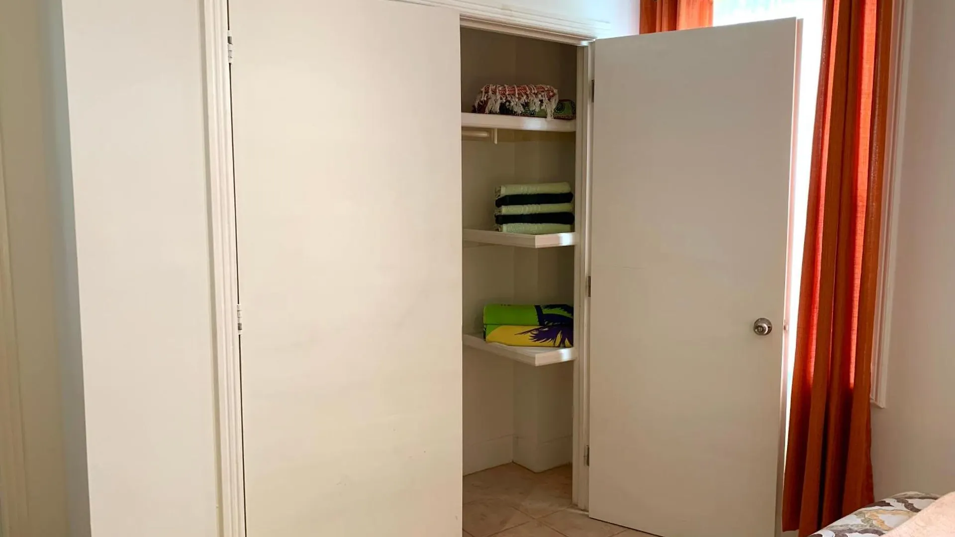 Jolly Holiday Apartment 1 B Jolly Harbour